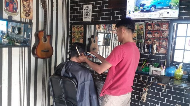 
					Pangkas Rambut di Kota Bogor Mulai Kebanjiran Pelanggan Jelang Idul Fitri 2025
