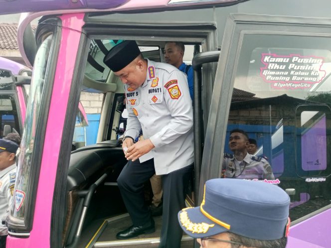 
					Pastikan Kelayakan Bus Jelang Mudik Lebaran 2025, Bupati Rudy Susmanto Gelar Ramp Chek