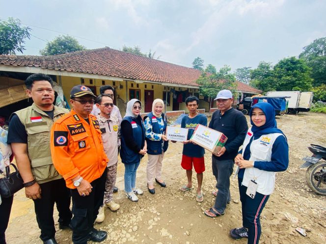 
					Peduli Korban Banjir Bandang di Desa Leuwinutug, Kadin Kabupaten Bogor Salurkan Bantuan