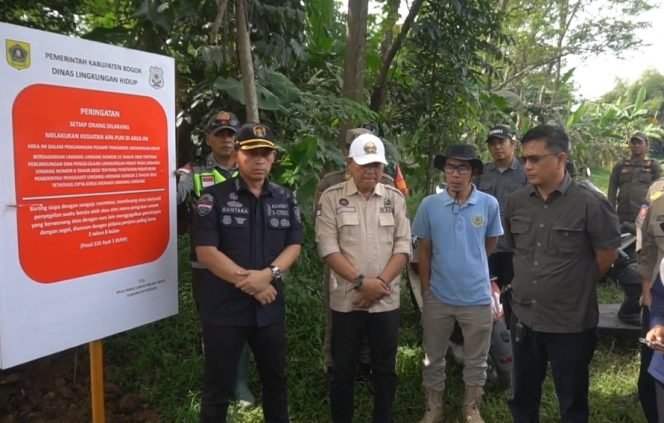 
					DLH Kabupaten Bogor Segel TPS Ilegal di Wanaherang dan Cicadas