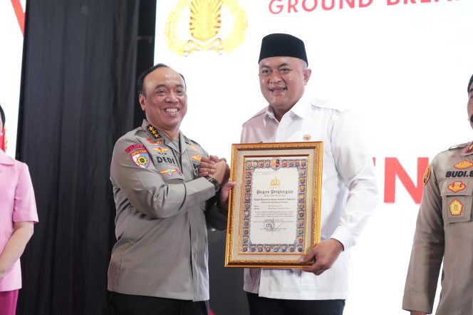 
					Istimewa! Bupati Bogor Rudy Susmanto Raih Penghargaan dari Kapolri