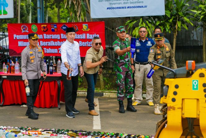 
					Pemkot Bogor Musnahkan 1.792 Botol Miras Hasil Penertiban Selama Ramadan