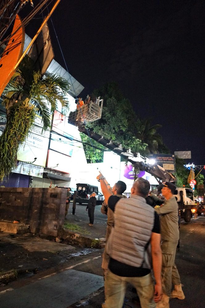 
					Wawalkot Bogor Kawal Penertiban Reklame dan Billboard Tak Berizin, Moratorium segera Diterapkan