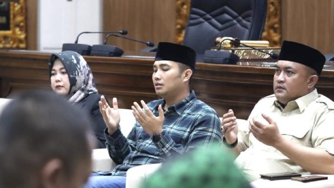 
					10 Hari Terakhir Ramadhan, Ketua DPRD Sastra Winara Ajak Warga Perbanyak Ibadah