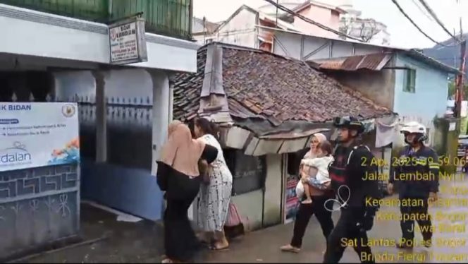 
					Keren, Polres Bogor Kawal Warga yang Hendak Melahirkan di Puncak saat Sistem One Way