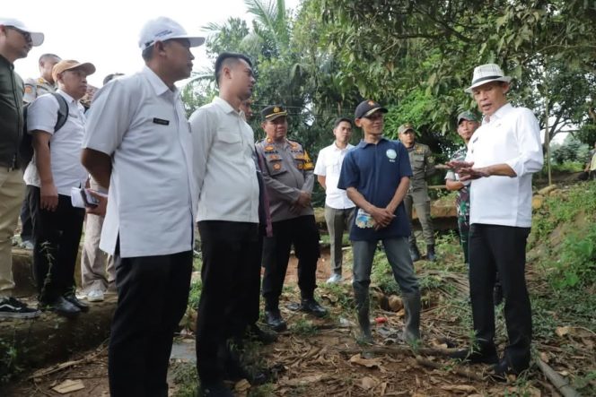 
					Jaro Ade Tindak Lanjuti Arahan Bupati, Pantau Irigasi dan Pelayanan di Wilayah Bogor Barat