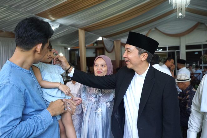 
					Momentum Silaturahmi bersama Masyarakat di Open House Lebaran Wali Kota Bogor