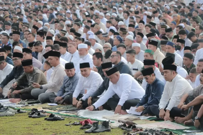 
					Momen Idul Fitri 1446 H, Ketua DPRD Sastra Winara Ajak Warga Merajut Kebersamaan
