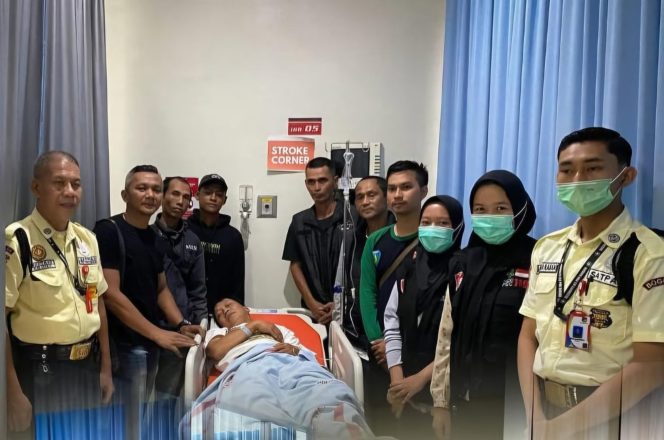 
					Jenal Mutaqin Cek Korban Tertimpa Pohon di RS PMI, Pastikan Dapat Perawatan