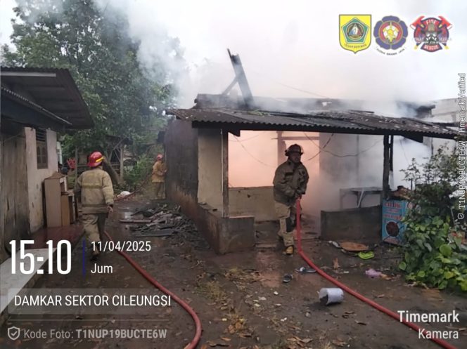
					Korsleting Listrik, 1 Rumah di Cileungsi Ludes Terbakar