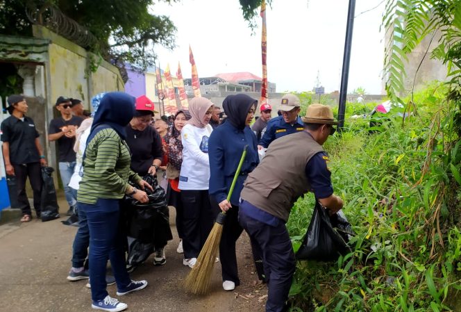 
					Katar Kecamatan Cisarua Gelar Daba Desa di Leuwimalang: Jaga Keindahan dan Kesehatan Lingkungan