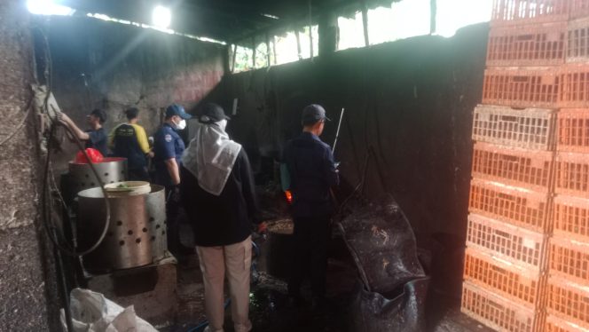 
					Sidak Tempat Pemotongan Ayam di Wanaherang, DLH Minta Pemilik Tak Buang Limbah ke Saluran Air
