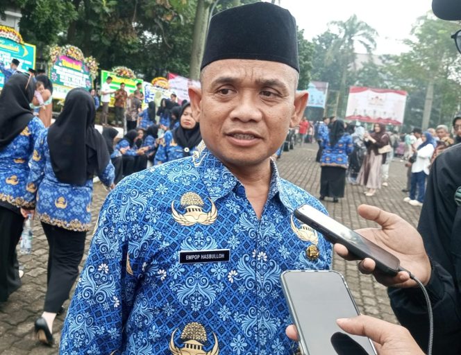 
					21 Tahun Mengabdi Sebagai Pegawai Honorer, Empop Hasbulloh Akhirnya Diangkat jadi PPPK