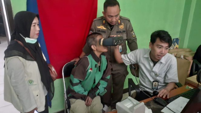 
					Warga Asal Tegal Jawa Tengah Terlantar di Kemang, IPSM dan Binwil Desa Jampang Siap Fasilitasi Bertemu dengan Keluarganya 