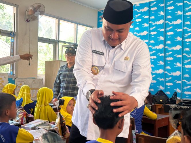 
					Ketua DPRD Sastra Winara Pastikan Anggaran Perbaikan SDN Kalong Sawah 1 Nanggung Tersedia Tahun Ini