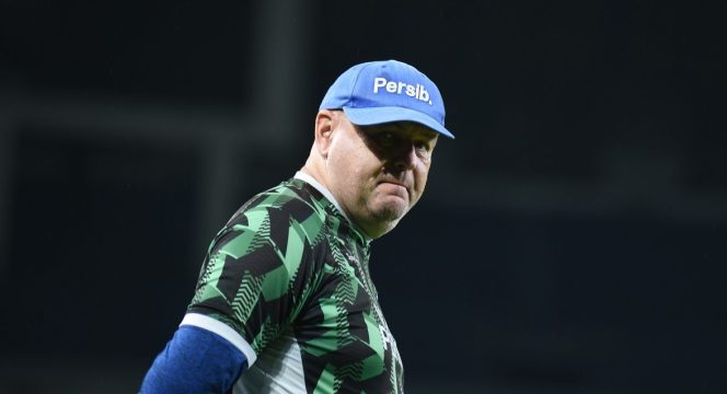 
					Persib Kehilangan 4 Pemain Kunci Lawan Borneo FC, Hodak: Semua Mendapatkan Gaji