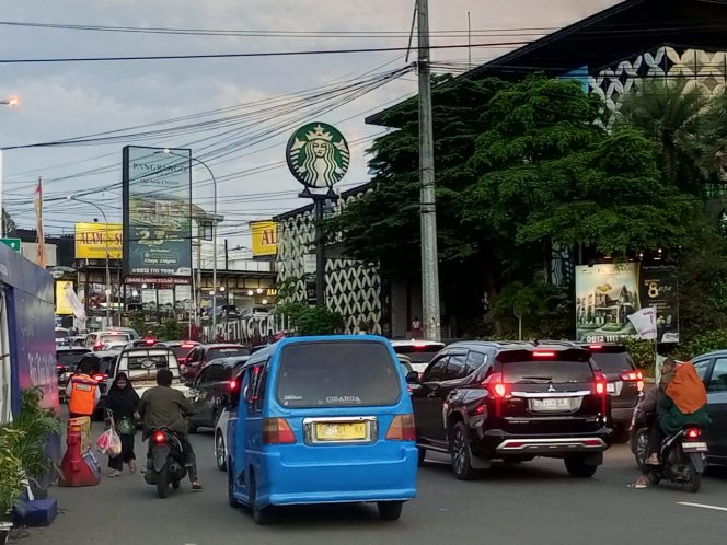 
					Uang Kompensasi Diduga Dipotong jadi Penyebab Masih Beroperasinya Angkot Puncak