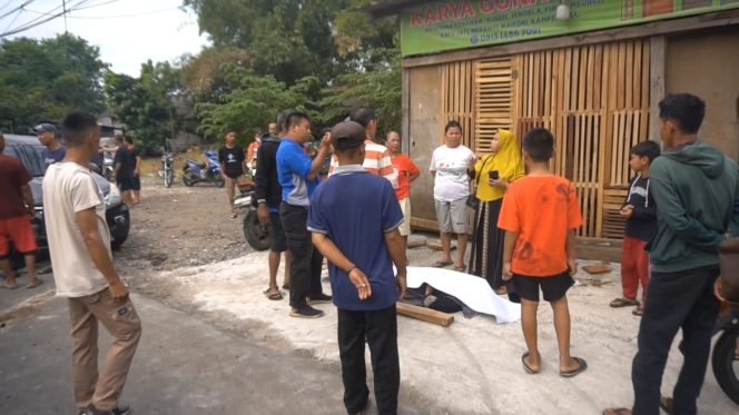 
					Adu Banteng dengan Mobil di Jalan Raya Cileungsi-Jonggol, 1 Orang Tewas