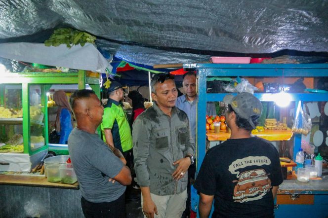 
					Jenal Mutaqin Tegur Pedagang Alun-Alun Kota Bogor Soal Sampah