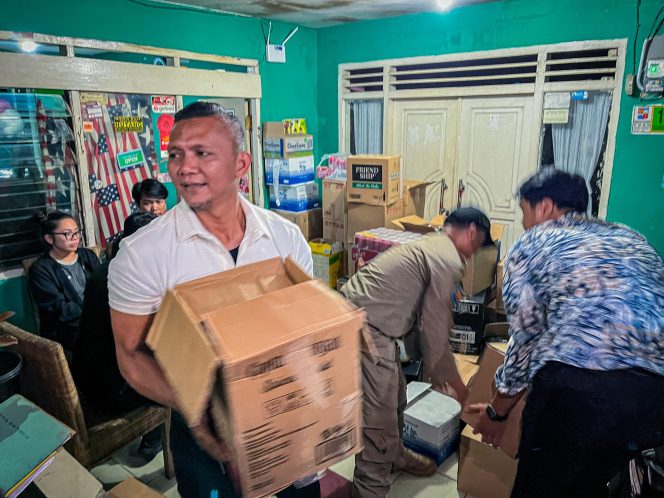 
					Jenal Mutaqin Razia Gudang Miras di Ciheuleut, Sita 1.787 Botol Miras