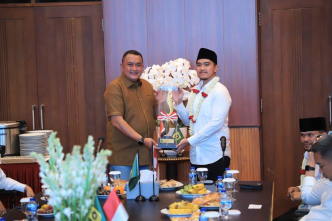 
					Dihadapan Bupati Rudy Susmanto, Kaesang Pangarep Pastikan PSI Sinergi Bangun Kabupaten Bogor