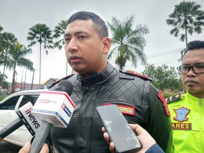 
					Satlantas Polres Bogor Desak DPUPR Perbaiki Jalur Simpang TSI Puncak yang Digenangi Air