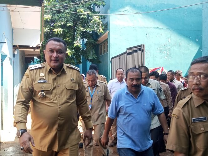 
					Jadi Penyebab Banjir, Bupati Rudy Susmanto Bakal Evaluasi Perizinan Perumahan di Belakang SDN Cipayung 01