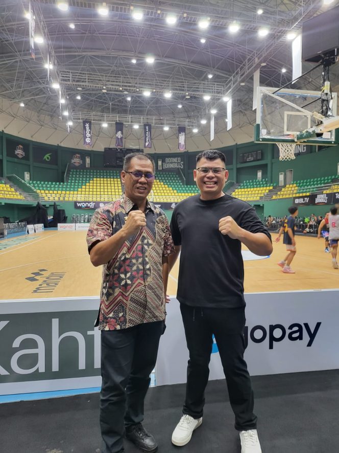 
					Juara Dunia Tinju Chris John Kagumi Fasilitas Olahraga di Kawasan Pakansari