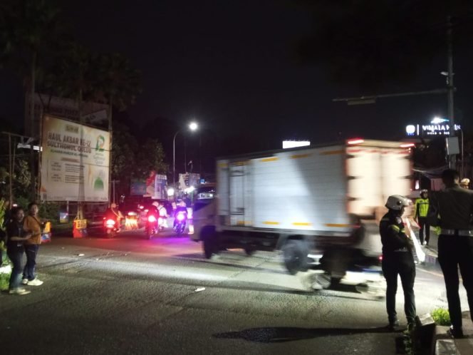 
					100 Ribu Kendaraan Padati Puncak Bogor usai Diberlakukan Sistem One Way Selama 9 Jam