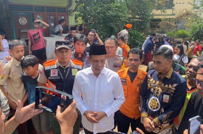 
					Tinjau Bencana Tembok Roboh di Cisarua, Jaro Ade: Bantuan yang Diberikan Harus Sesuai Kebutuhan