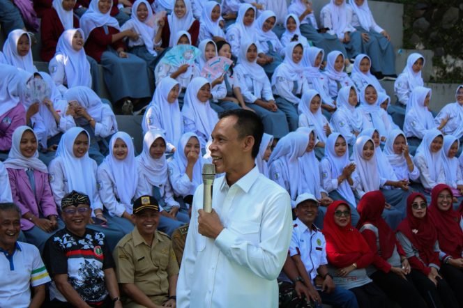 
					Peringati Harkitnas, Jaro Ade Apresiasi SMK Plus PGRI 1 Wadahi Siswa SMP Turnamen Futsal