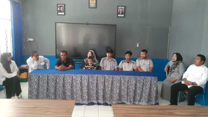 
					3 Siswa Lulusan SMK Negeri 1 Kemang Diterima Kerja di Luar Negeri, Kepsek: Bukti Bahwa Program Kami Berhasil