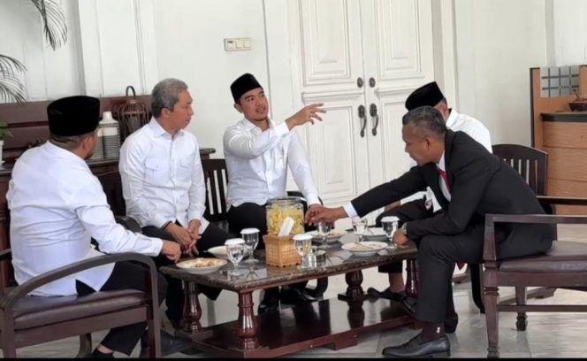 
					Solaturahmi dengan Wali Kota Bogor, Kaesang Pangarep Minta Kader PSI Kolaborasi Dukung Pemerintahan