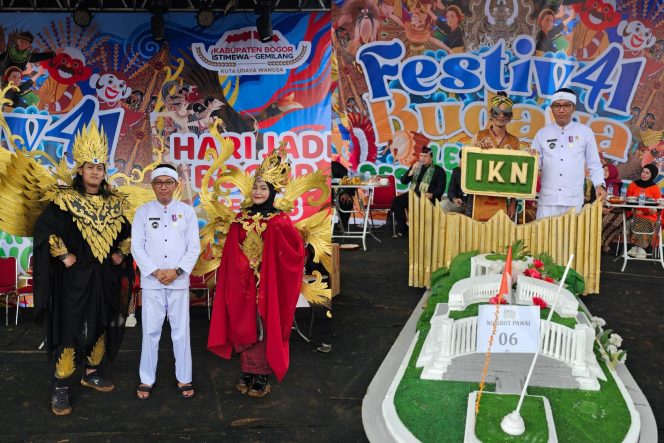 
					Apresiasi Festival Lebaran Bojonggede, Ketua Apdesi Kabupaten Bogor Kepincut Dongdang Bentuk IKN