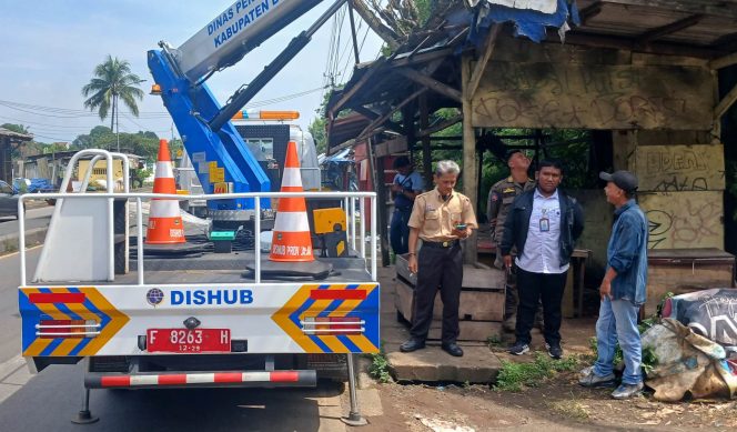 
					Dishub Kabupaten Bogor Perbaiki PJU di Jalan Raya Kemang-Parung yang Tidak Berfungsi