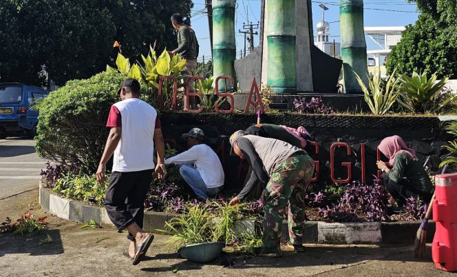 
					Pemdes Cimanggis Rutin Kerja Bakti Atasi Sampah Liar, Azis Anwar: Dukung Program Bupati dan Gubernur