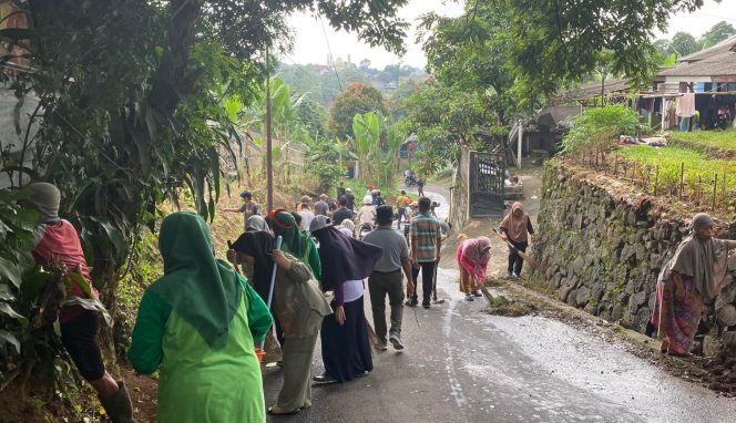 
					Momen BBGRM ke-XXII, Pemdes Kemang Ajak Warga Bersihkan Lingkungan