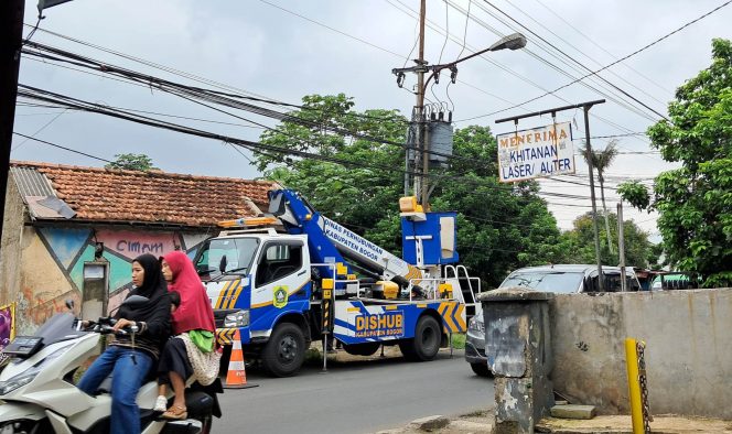 
					PJU Mati di Jalan Semplak Barat Akhirnya Diperbaiki, ABD Rahman: Cegah Aksi Tawuran