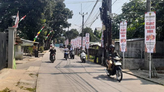 
					Pemdes Kemang Pasang Ratusan Umbul-umbul untuk Sambut HJB ke-543