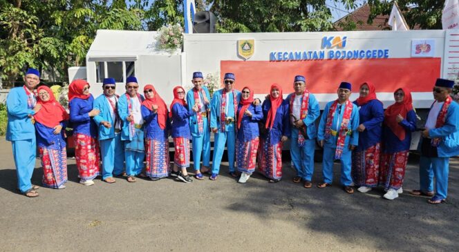 
					Rombongan Kecamatan Bojonggede Bawa Kereta Api ke Helaran Budaya Hari Jadi Bogor di Pakansari