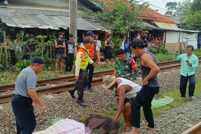 
					Kakek 77 Tahun Tewas Tertabrak Kereta saat Menyebrang Rel di Cilebut Timur