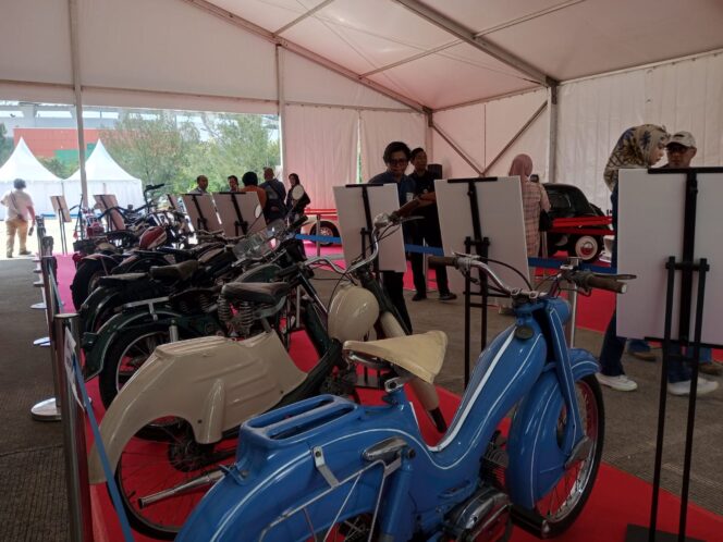 
					Puluhan Motor dan 8 Mobil Kuno Mejeng di Autovibes Fest 2025