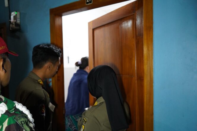 
					Satpol PP Kabupaten Bogor Jaring 12 Wanita Diduga PSK di Kosan Cibinong saat Razia Pekat