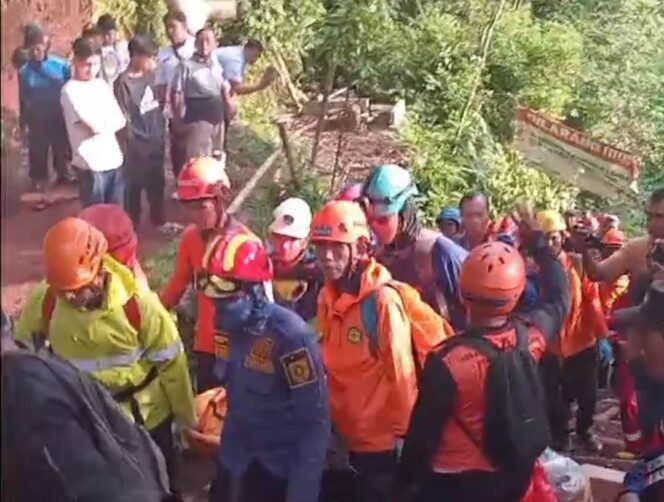 
					Pria 65 Tahun Ditemukan Meninggal Dunia Usai Hilang di Gunung Halimun Salak