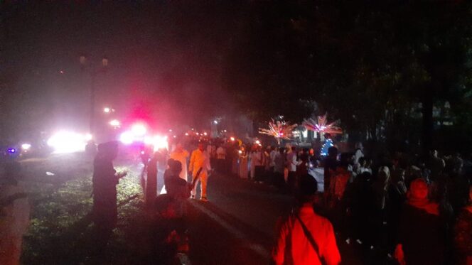 
					Meriahkan 1 Muharram 1447 Hijriah, Ribuan Warga Desa Tegal Kemang Ikut Pawai Obor