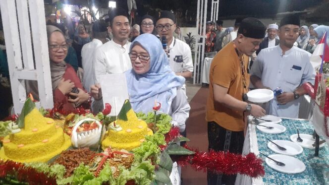 
					Peringati 1 Muharram, Desa Pabuaran Kemang Adakan Pawai Obor dan Lomba Kreasi Nasi Tumpeng