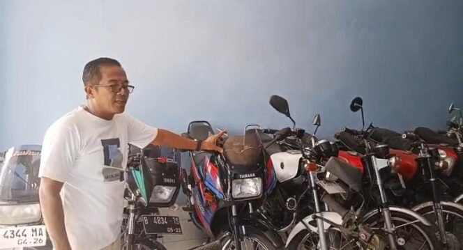 
					Terjun Bisnis Jual Beli Motor Jadul, Kades Cibeuteung Udik: Awalnya Hobi