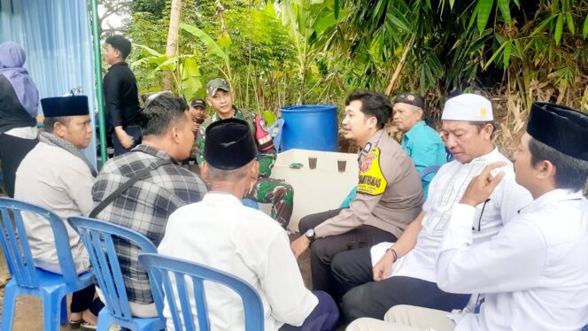 
					Kompak, Babinkamtibmas dan Babinsa Sampaikan Pesan Kamtibmas kepada Masyarakat Desa Pondok Udik