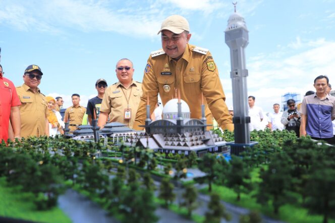 
					Tinjau Langsung Pembangunan Masjid Raya, Bupati Rudy Susmanto Sebut Pusat Layanan Haji Akan Hadir di Cibinong