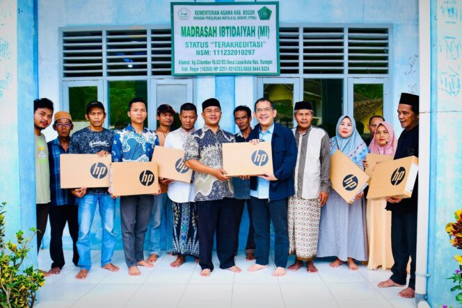 
					Kang AW Turun Langsung Sebarkan Berbagai Macam Bantuan untuk Warga Kabupaten Bogor